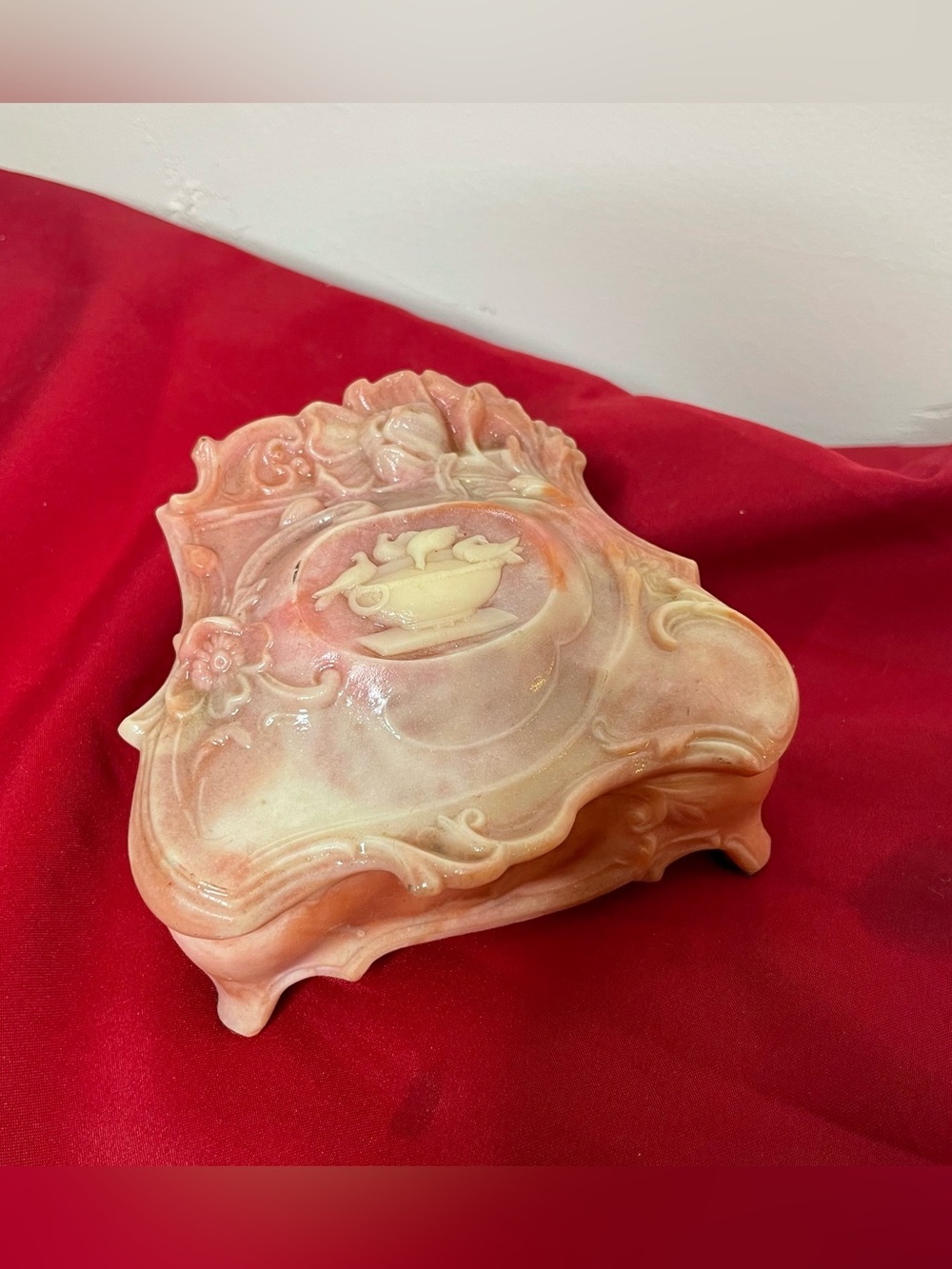 VINTAGE INCOLAY CARVED STONE JEWELRY BOX AS IS